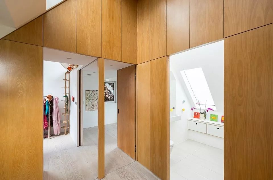 买不起“学区房”，他带2个女儿住进破马厩，花4年爆改，市价3300万!-95