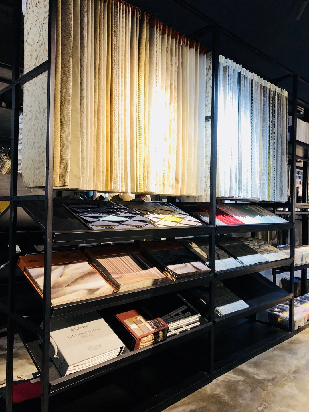 新加坡高端面料展示厅，RSDS 建筑师的工业风设计-17