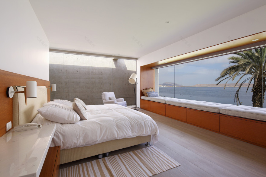 Peru 海滨别墅 | 透明空间与自然元素完美融合-39