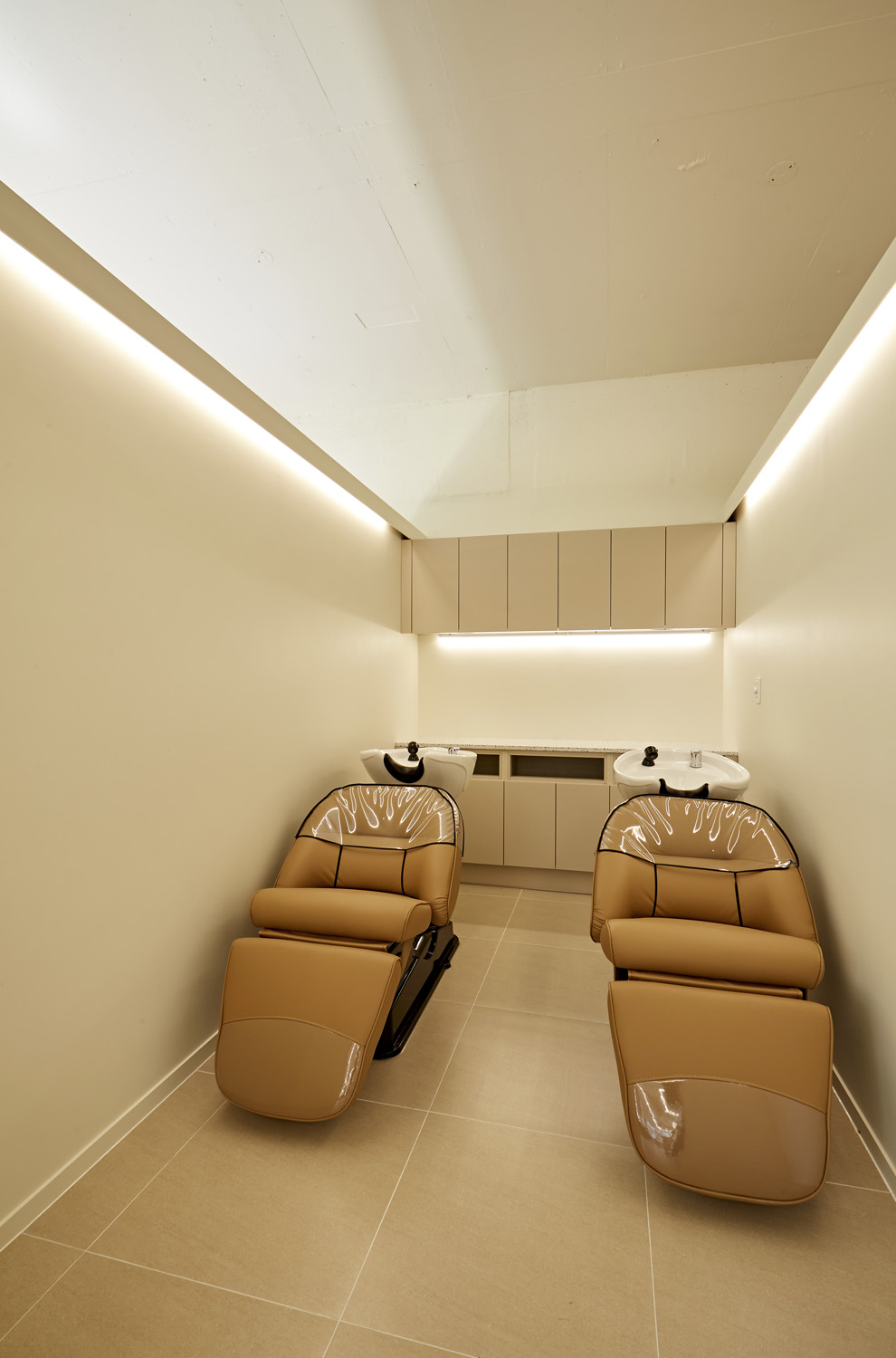 白色与木质的美容院设计-17