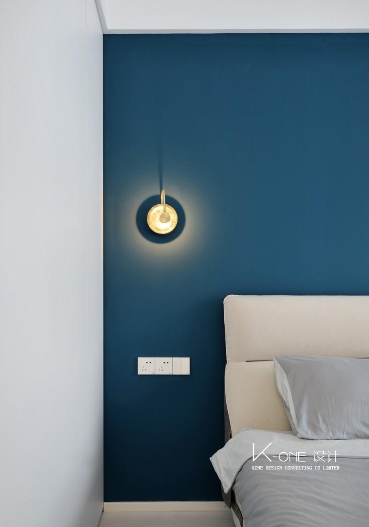 白色简约家居,宝蓝点缀的安静空间-22