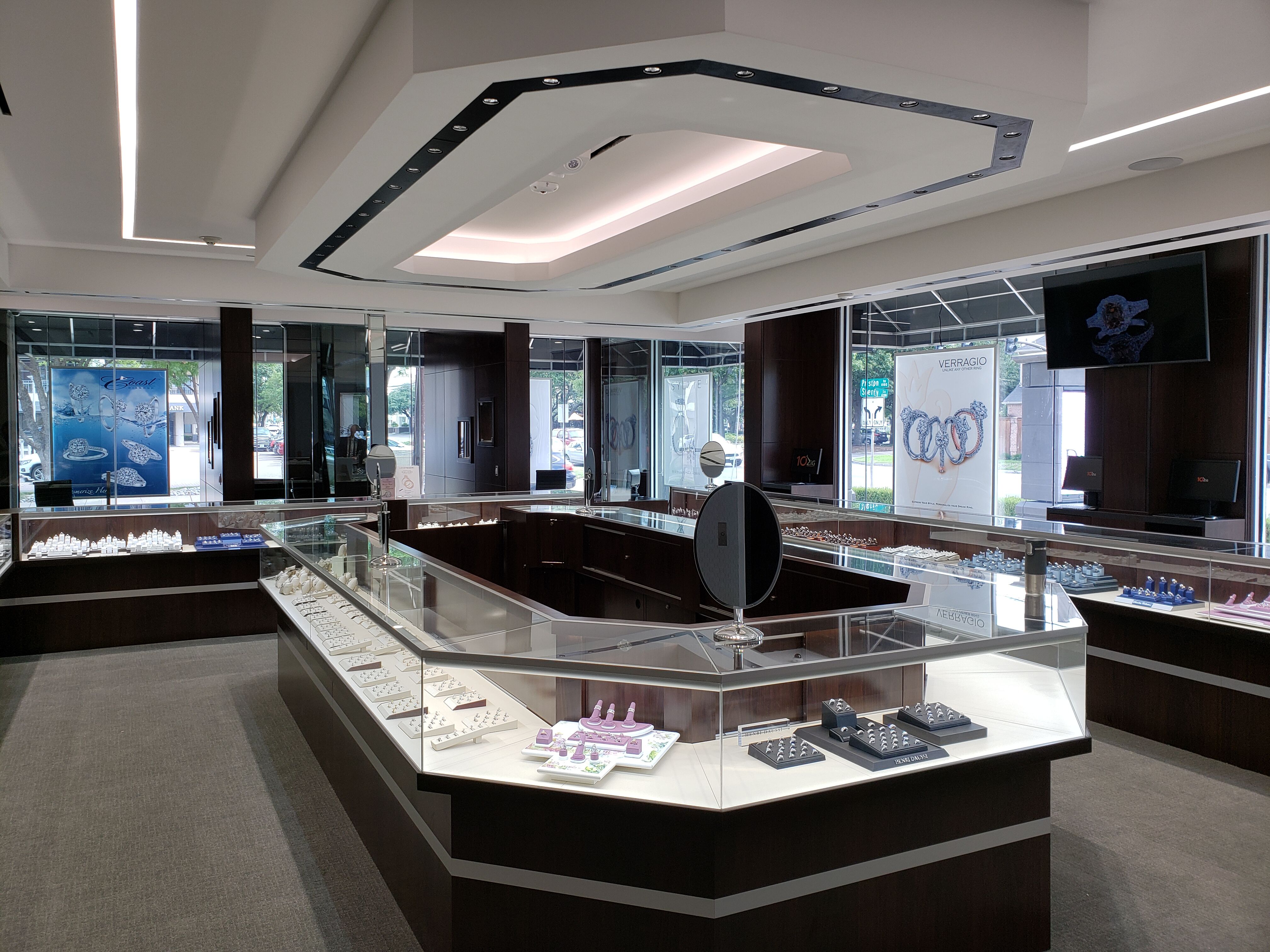 2019 年打造的钻石直营零售展厅-5