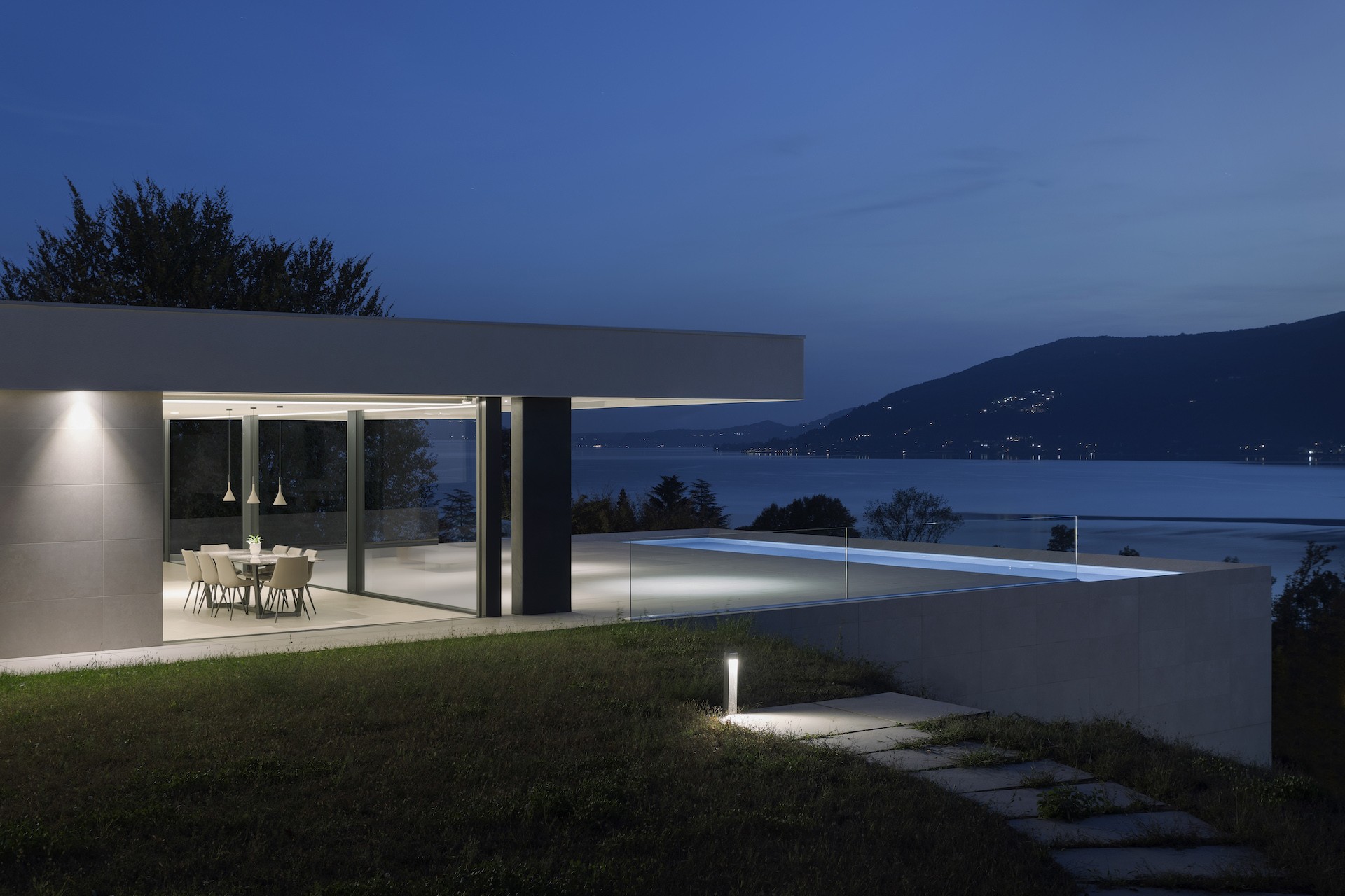 现代简约山坡别墅-30