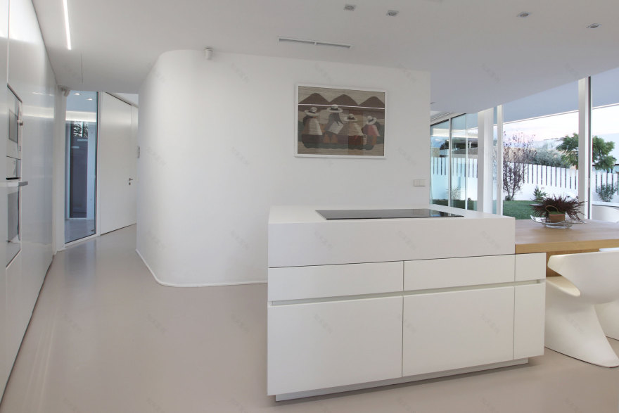 复杂地块上的曲线别墅设计-11