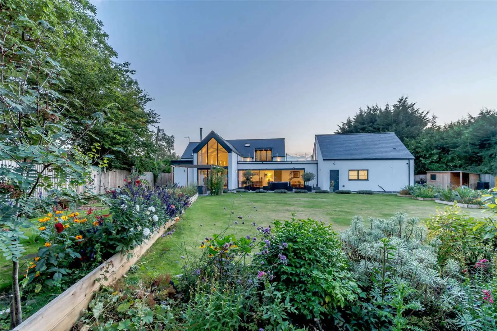 英国节能设计师住宅，超大厨房与美景共融-9