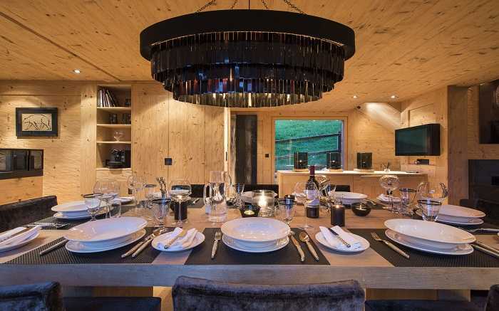 奥地利木屋别墅的现代黑色内饰设计-29