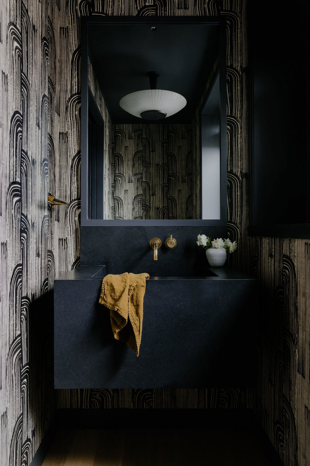 纽约时尚公寓 | 黑色卧室的独特魅力-6