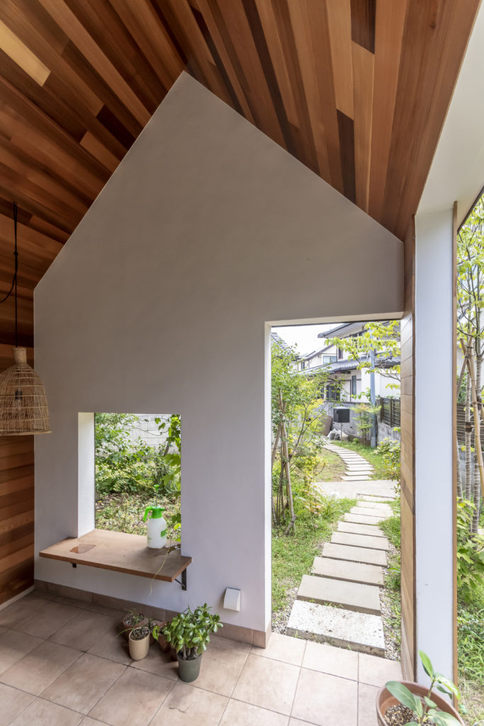 広い敷地につくった2世帯住宅 階段室を中心にいろんな居場所のある家 | Architecture | 100%LiFE-16