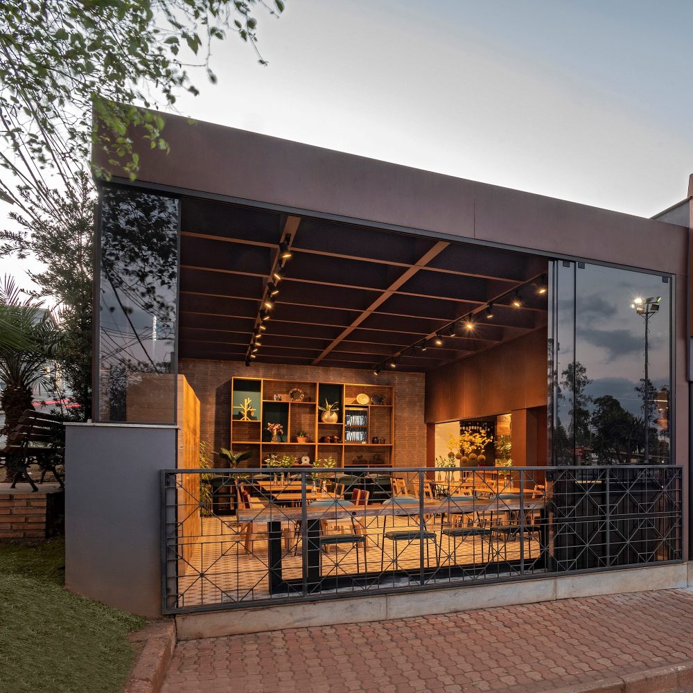 老大(2019) 或 头目(2019) 或 首领(2019) 或 头儿(2019) 或 霸主(2019) 或 大老板(2019) 或 巨头(2019) 或 大亨(2019)-21