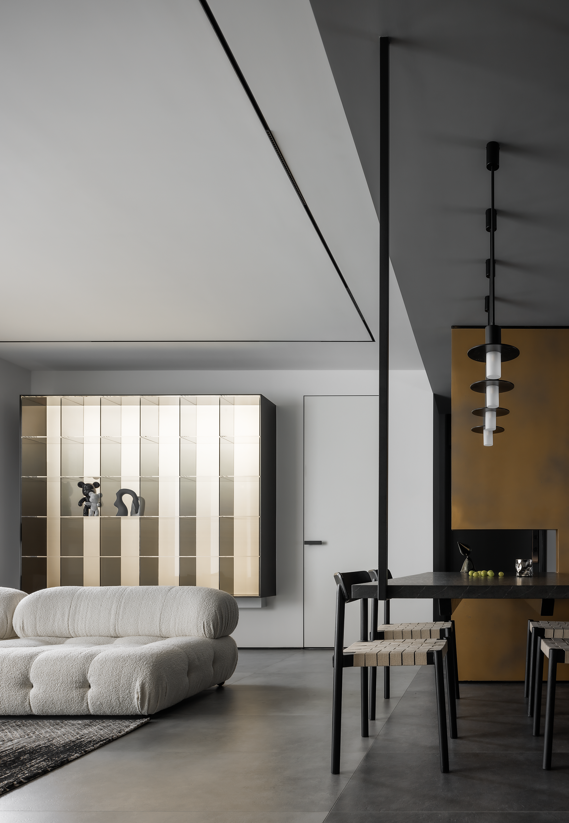 酷但“居家”,隐形收纳+“大平层”视野,无短板全能型暗调极简丨中国上海-28