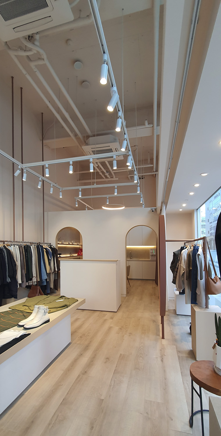 13 坪时尚服装店现代简约设计，明亮舒适-8