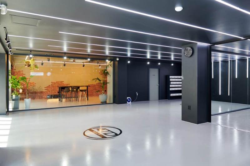 现代氛围的 50 平汽车美容店设计-9