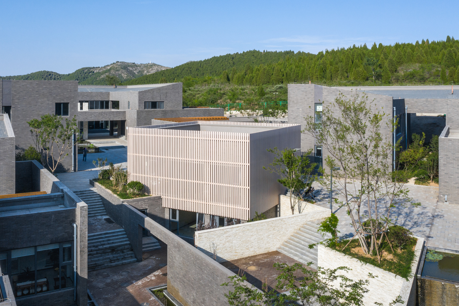 山东青年政治学院科研创新区-28