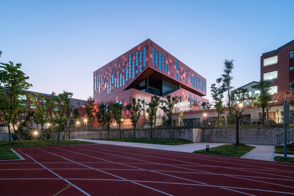 重庆石子山中小学综合体 | 螺旋上升的雕塑感设计-19