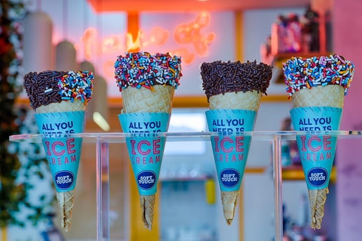 哥伦比亚 Soft Touch frozen yogurt 店 设计独特吸睛-19