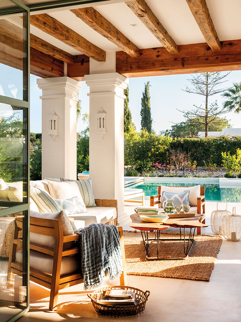 西班牙南部马贝拉泳池别墅 | 室内外和谐共生-2