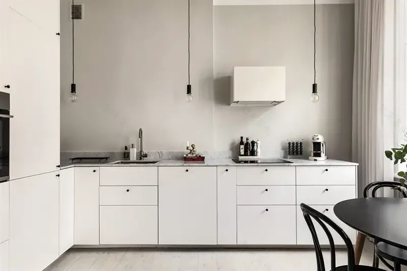 42 平米现代公寓的玻璃隔断、绿色 velvet sofa 设计亮点-11