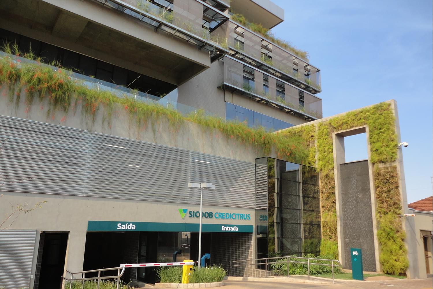 巴西 Credicitrus 银行总部,绿色环保的现代建筑-2
