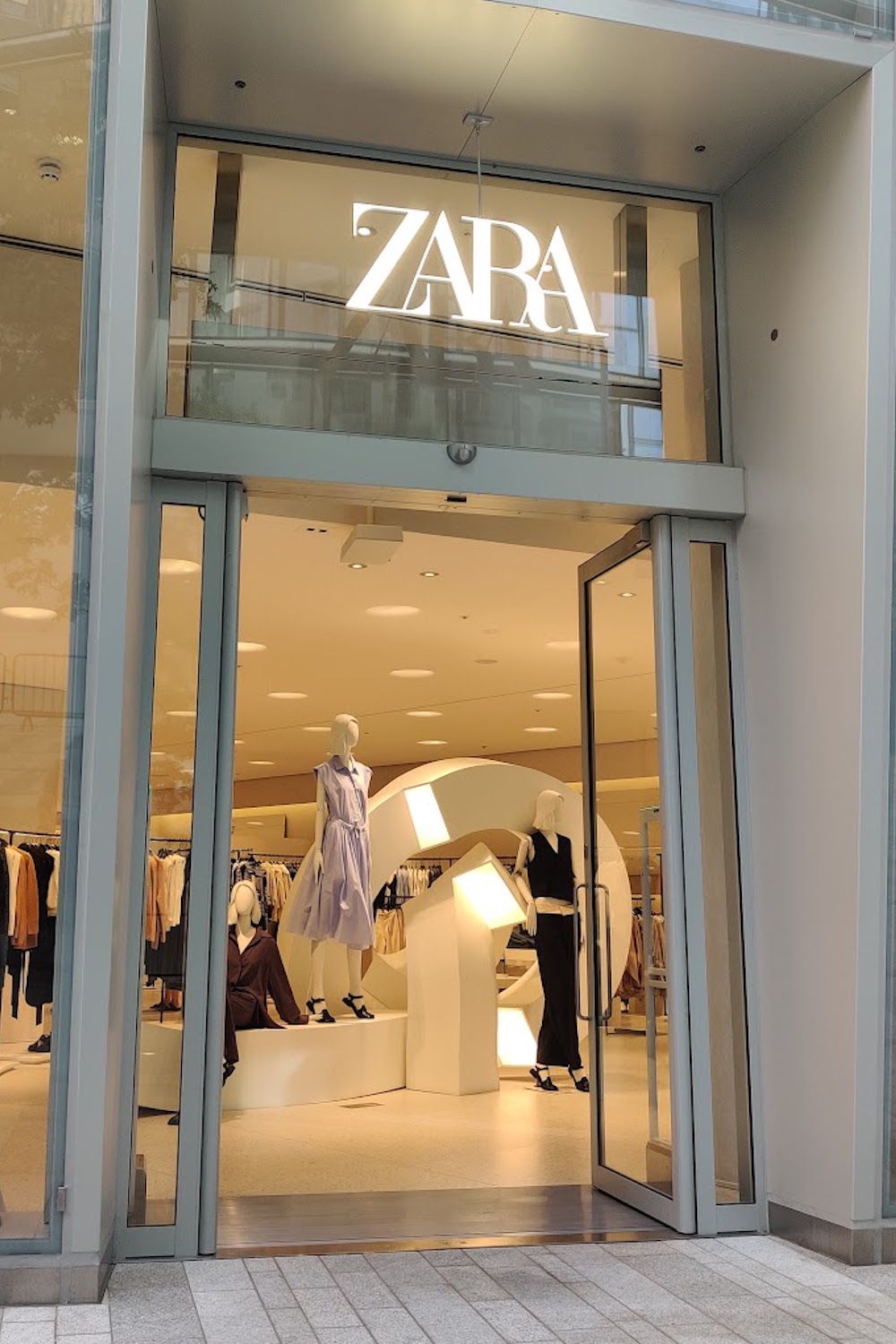 Zara 旗舰店室内翻新丨英国丨Millennium Contracts-18