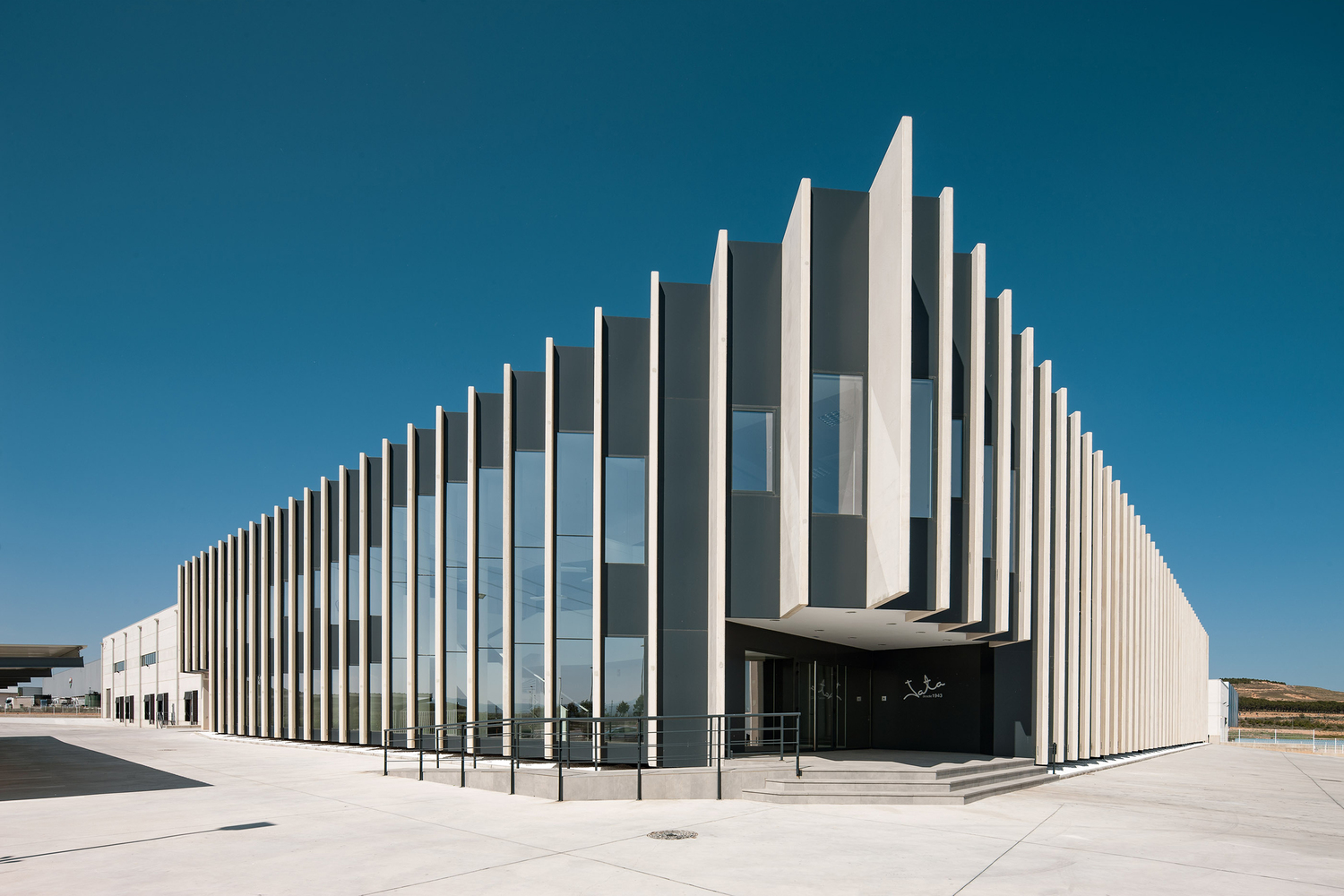 简约高效，自然采光 | JATA 新总部设计-25