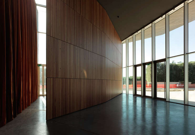 意式韵味的现代剧院——蒙塔尔托迪卡斯特罗-13