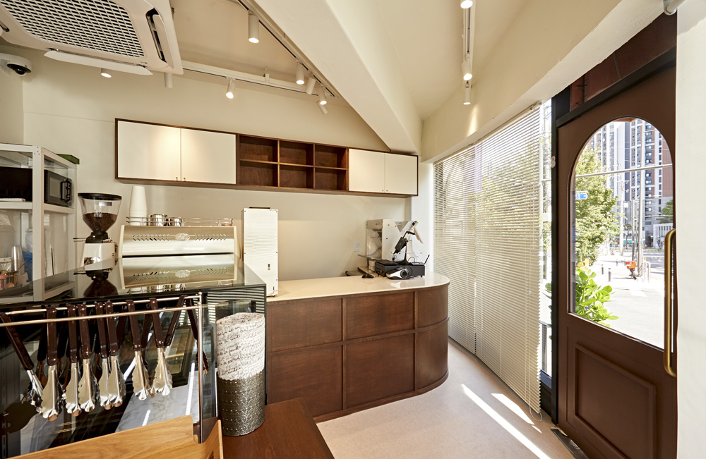 白色木纹的 15 平米贝克里公寓设计-5