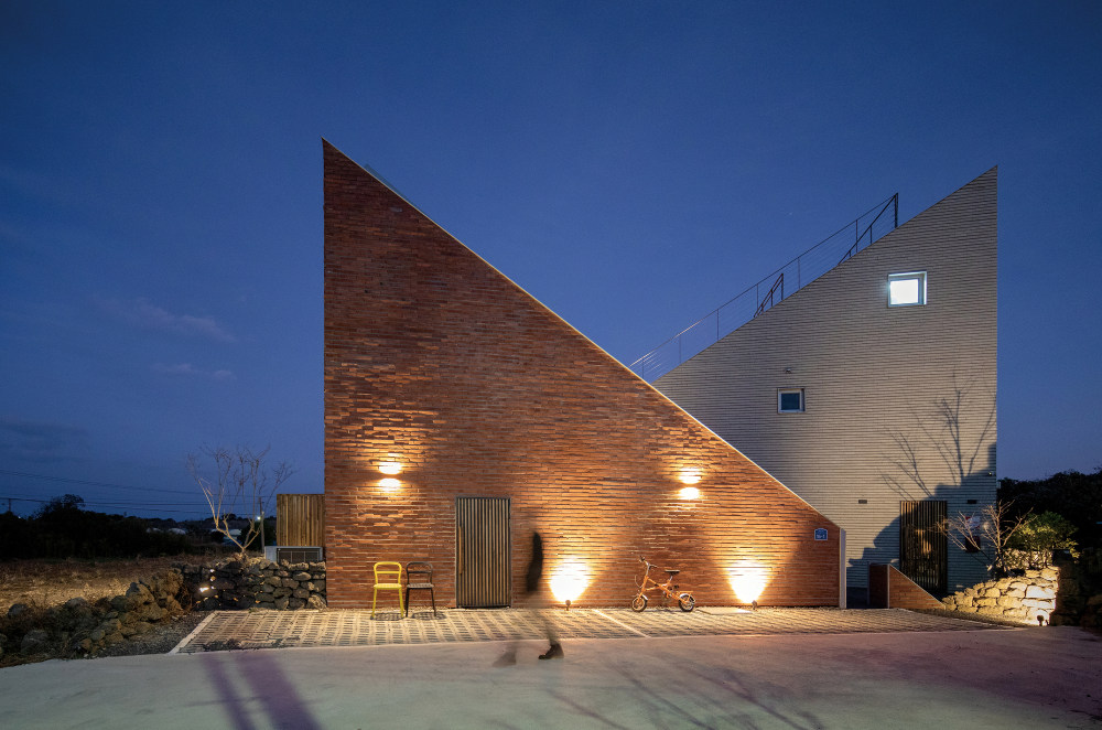 依山傍水的韩式别墅-32