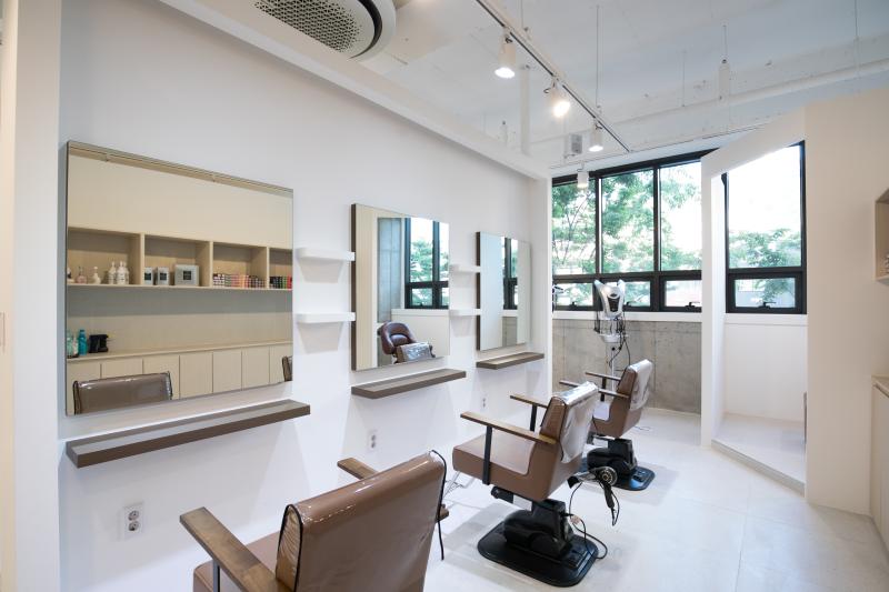 32 平米极简美容室设计，打造温馨治愈空间-10