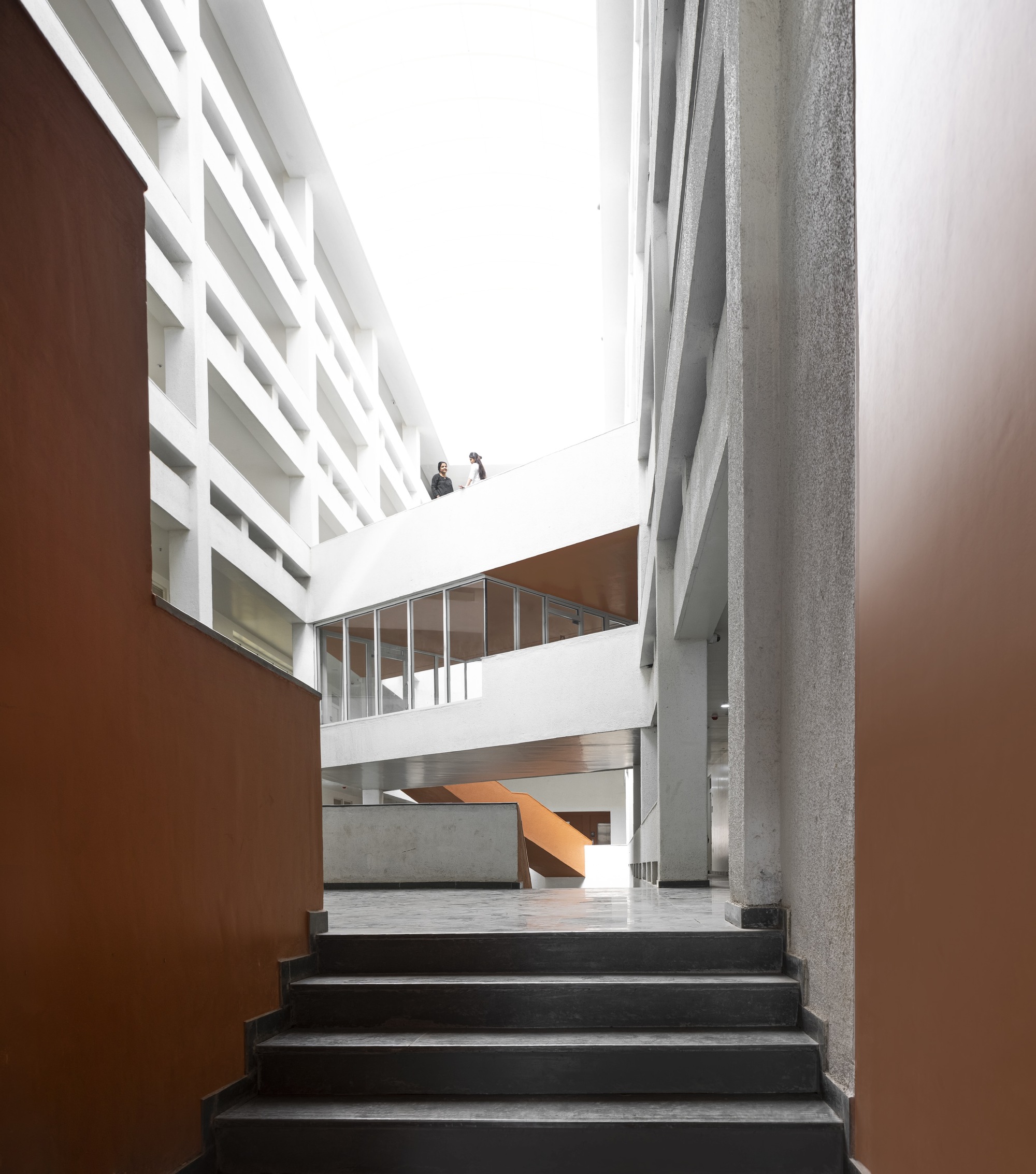 Veermata Jijabai Technological Institute Student Housing / MO-OF-37