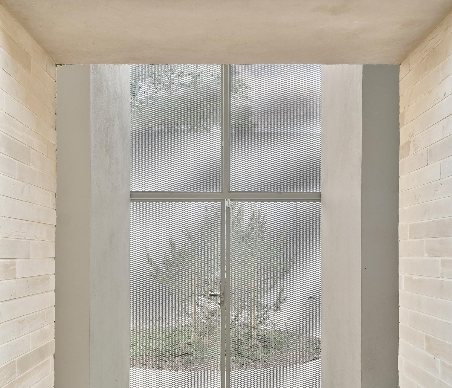 Complejo de columbarios en el cementerio municipal de Radom-15