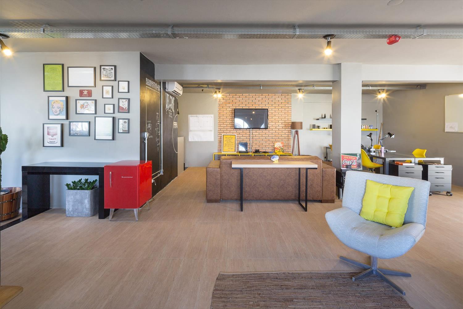 巴西 DF 办公室设计 | 打造自由灵活的美式复古风格-4