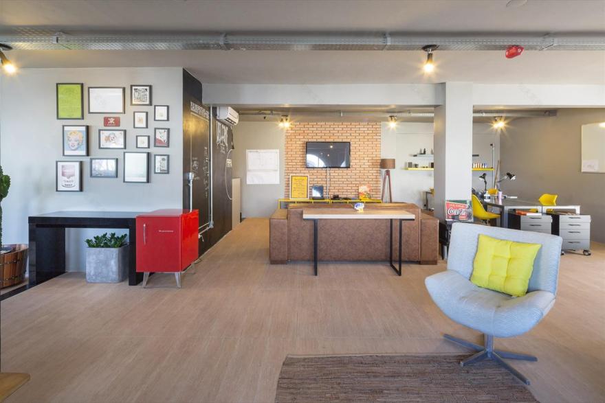 巴西 DF 办公室设计 | 打造自由灵活的美式复古风格-4