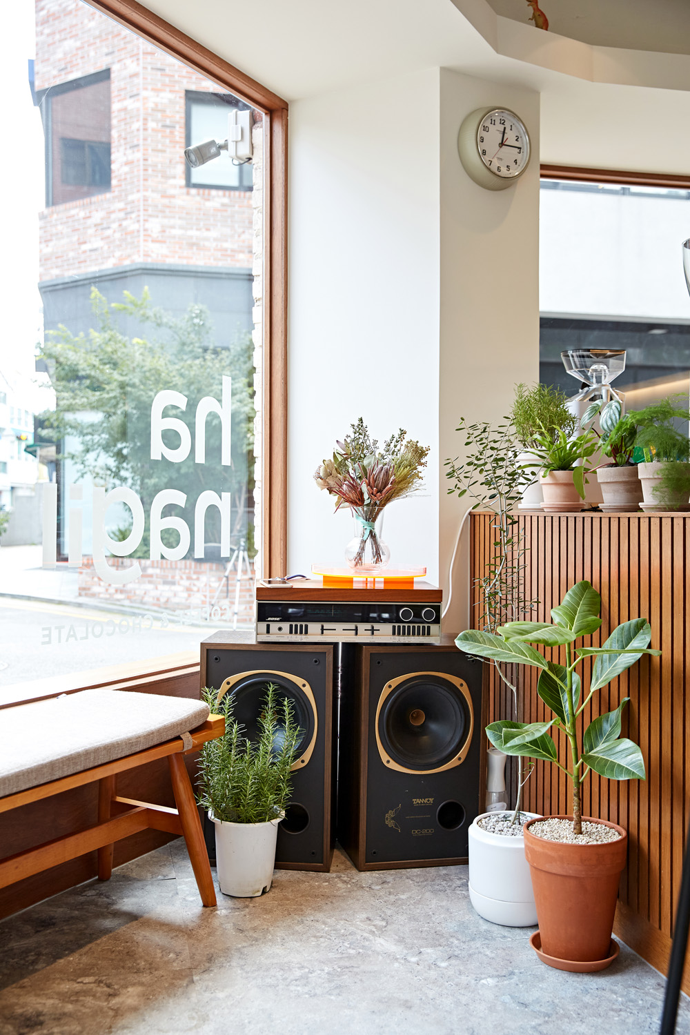 首尔“一巷设计”12 平米白色系个性咖啡厅-12