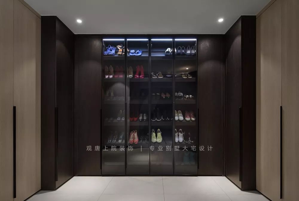 夏宇航打造龙世西湖湾 650㎡私宅,现代简约旋转楼梯成设计亮点-33