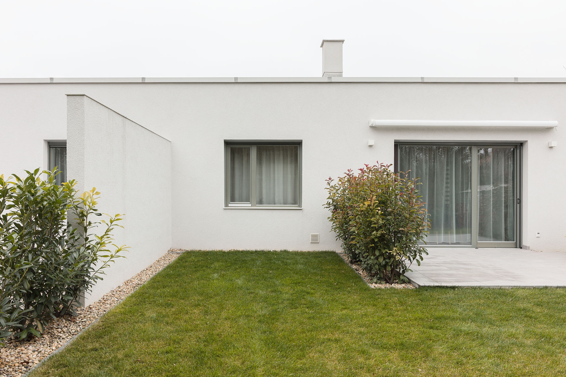 Kisvárosi átrium（不对称双拼中庭住宅）丨匈牙利丨Balog Ádám,Serfel Tamás-42