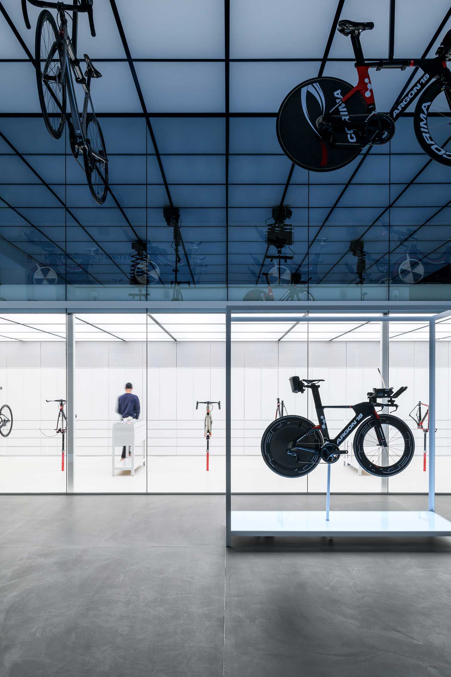 United Cycling LAB & Store in Lynge, Denmark by Johannes Torpe.-0