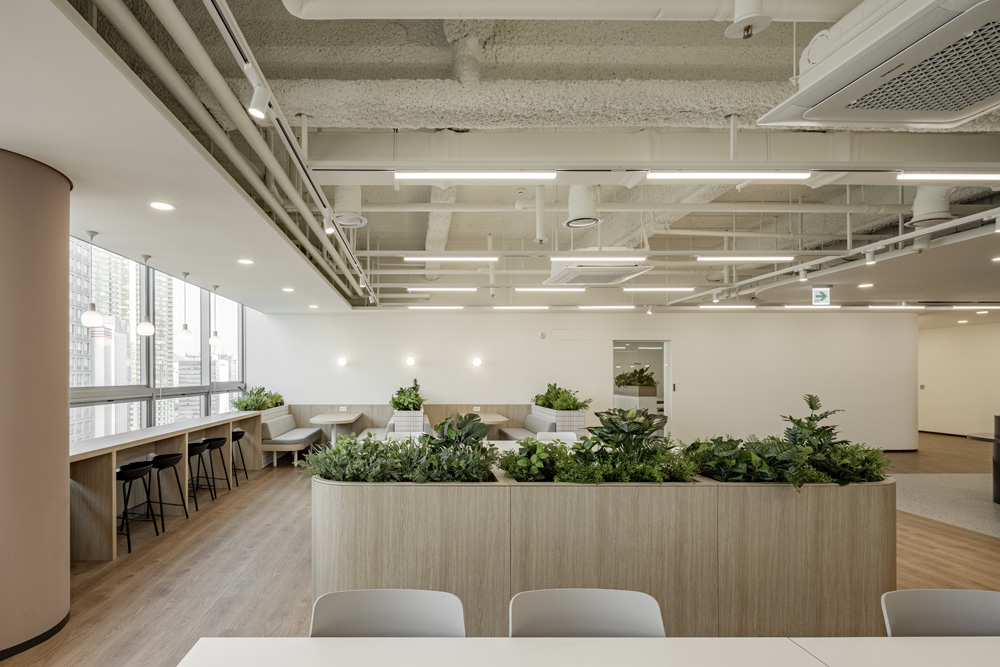白色与木色，打造 250 平米高级办公空间-4