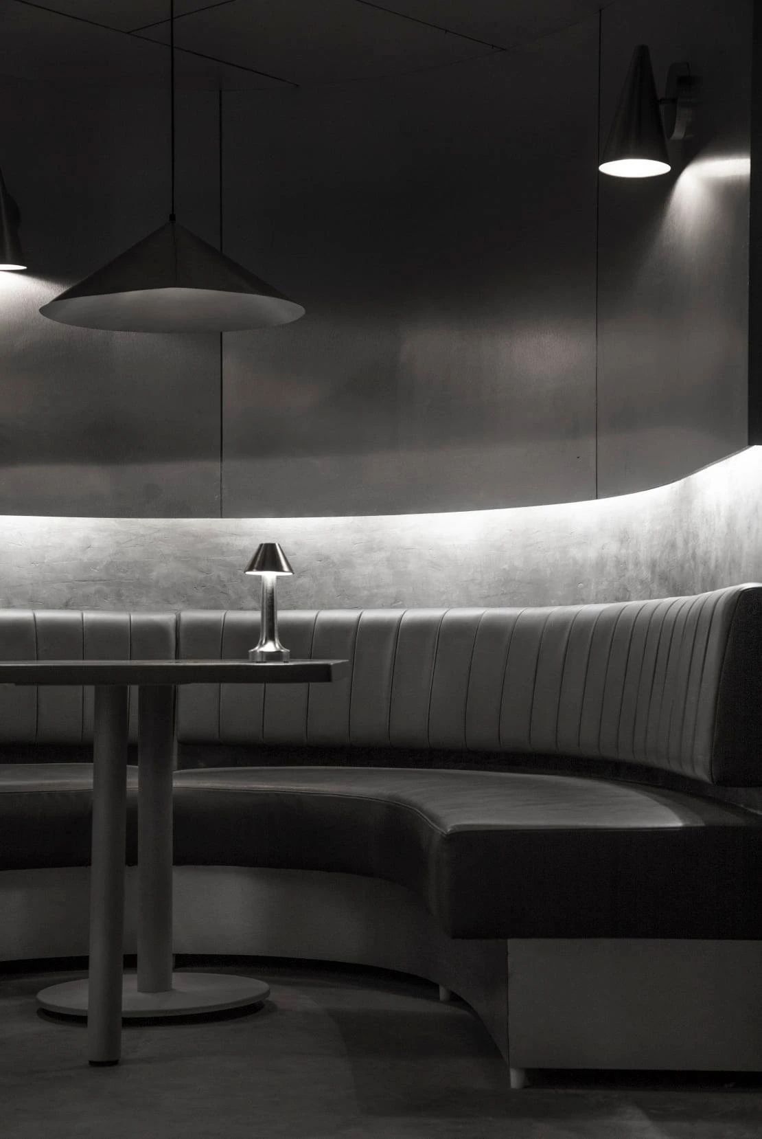 暗黑式混凝土结构鸡尾酒吧设计丨印度新德里丨RENESA ARCHITECTURE DESIGN-34