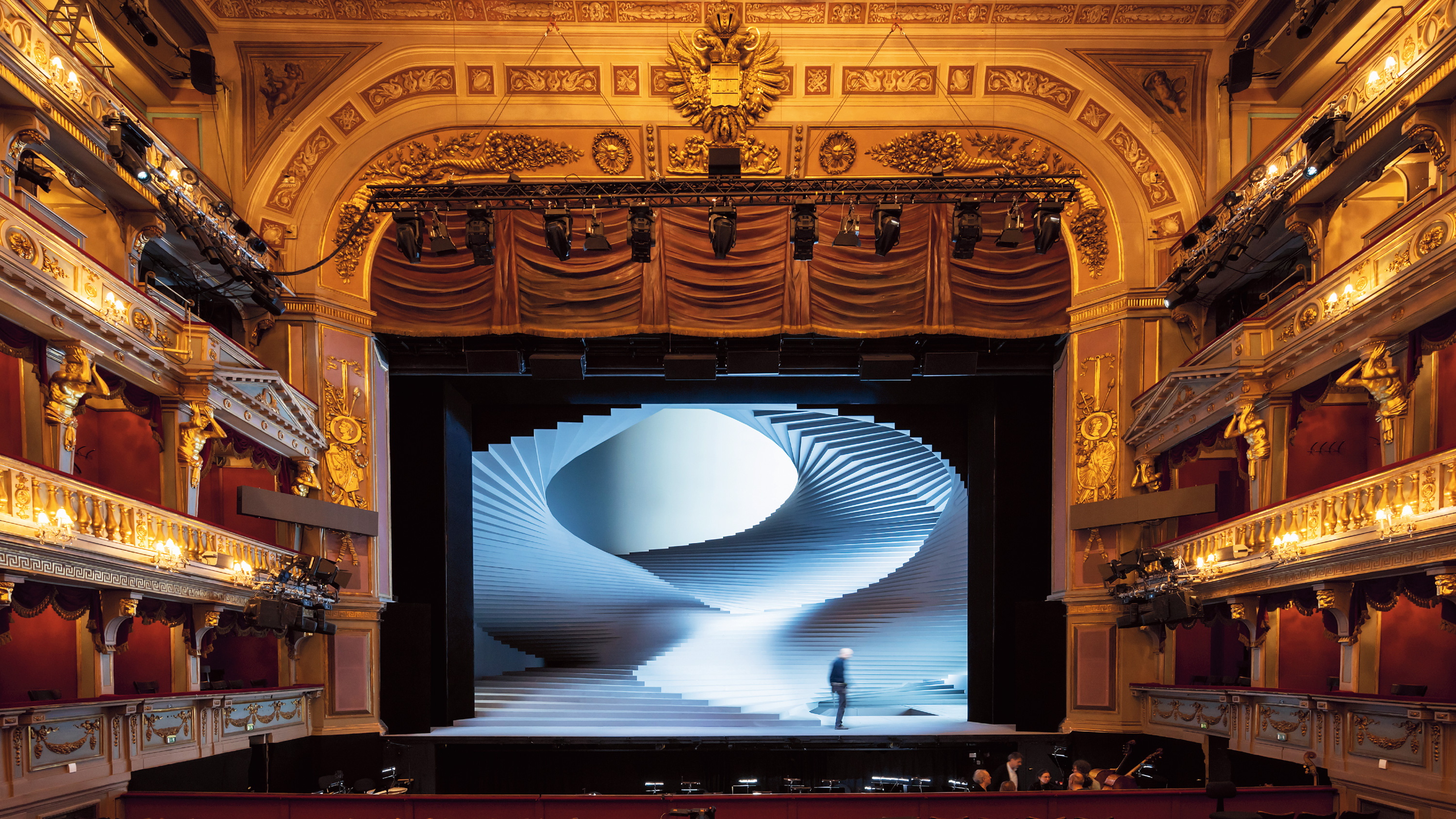 双螺旋舞台 · 致敬贝多芬<费德里奥>歌剧新装-0