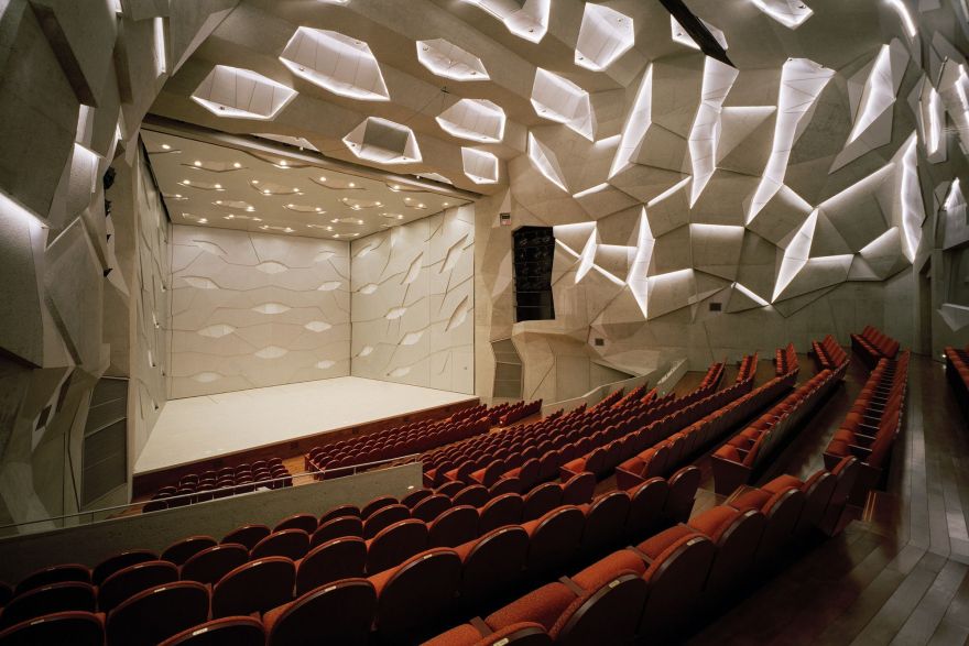 扭曲的音符 · 日本 Niigata 市 Akiha 区文化中心-9