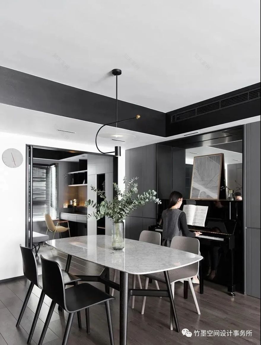 简约黑白灰,打造自然舒适家居空间-17