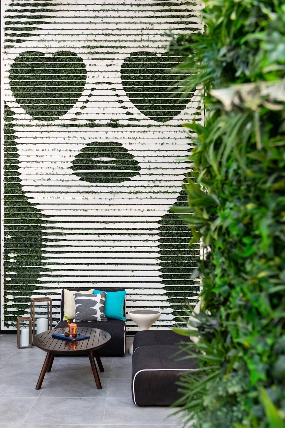 迪拜 Waldorf Astoria 酒店 St. Trop 池畔餐厅设计-29