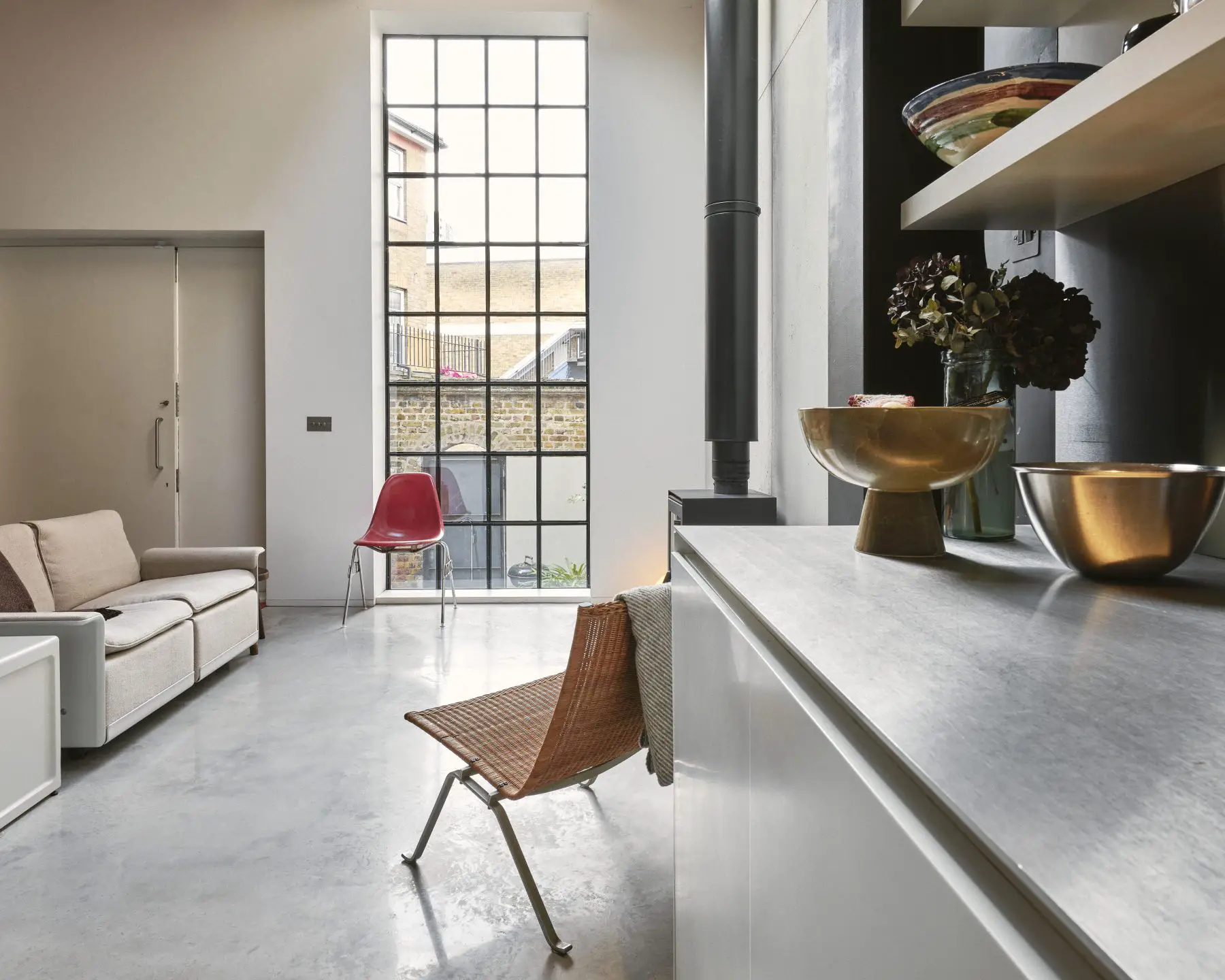 伦敦白教堂设计住宅 | 旧酒厂改造的现代简约之家-1