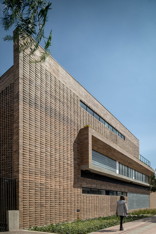 灵活空间与户外融合的哥伦比亚幼儿园设计-39