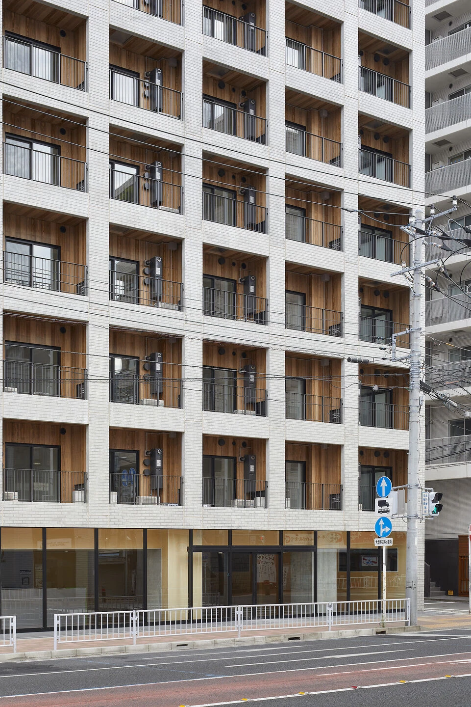 模糊界限的混凝土皮肤 · 日本公寓设计新尝试丨日本神奈川-7