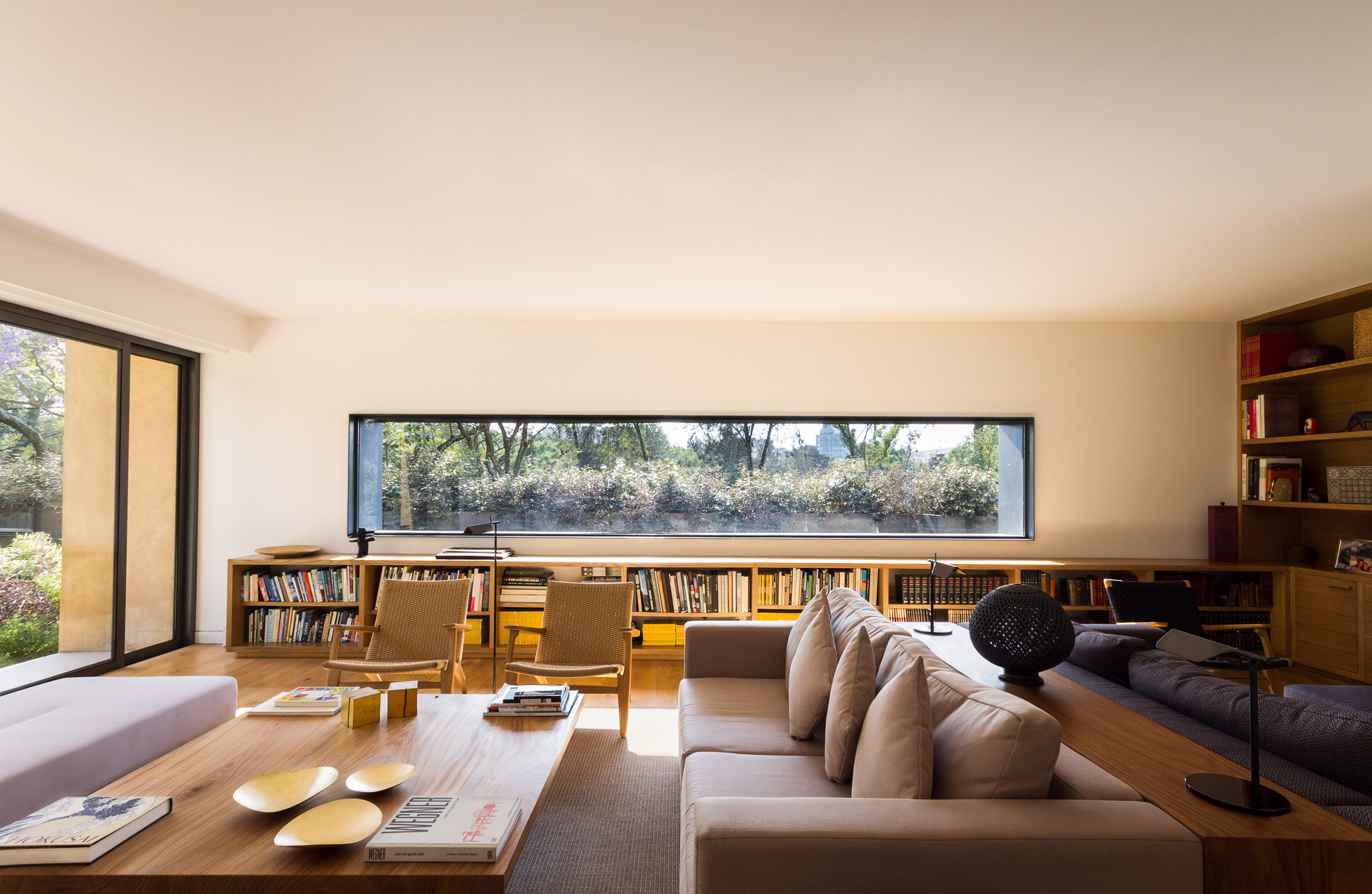 Andres Stebelski elevates clay "cube-shaped" house near Mexico City wood-11