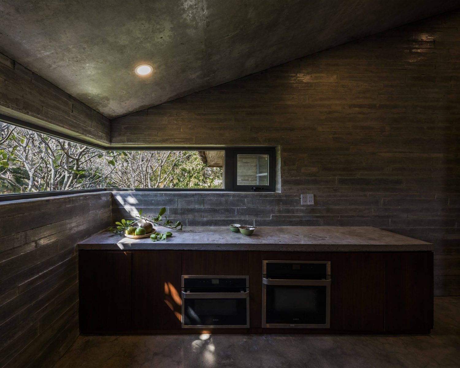 Am House · 越南带茅草屋顶的花园住宅-17