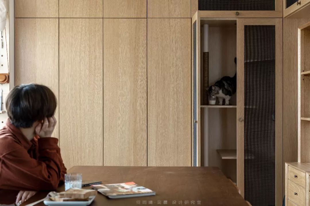 原木自然系家居,打造多才摄影师的温馨生活空间-41