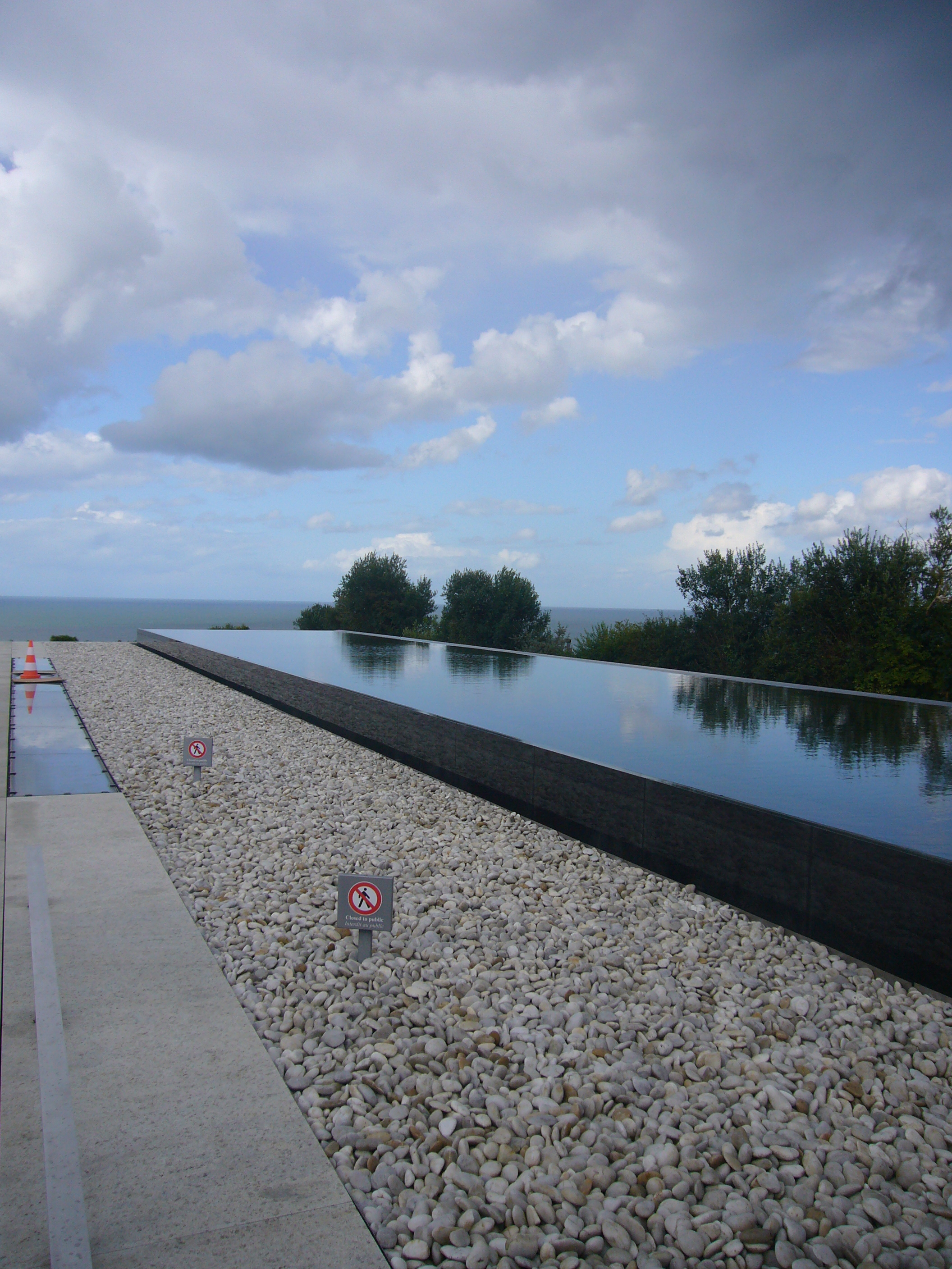 诺曼底美国公墓游客中心 Normandy American Cemetery Visitor Center by Michael Vergason-8