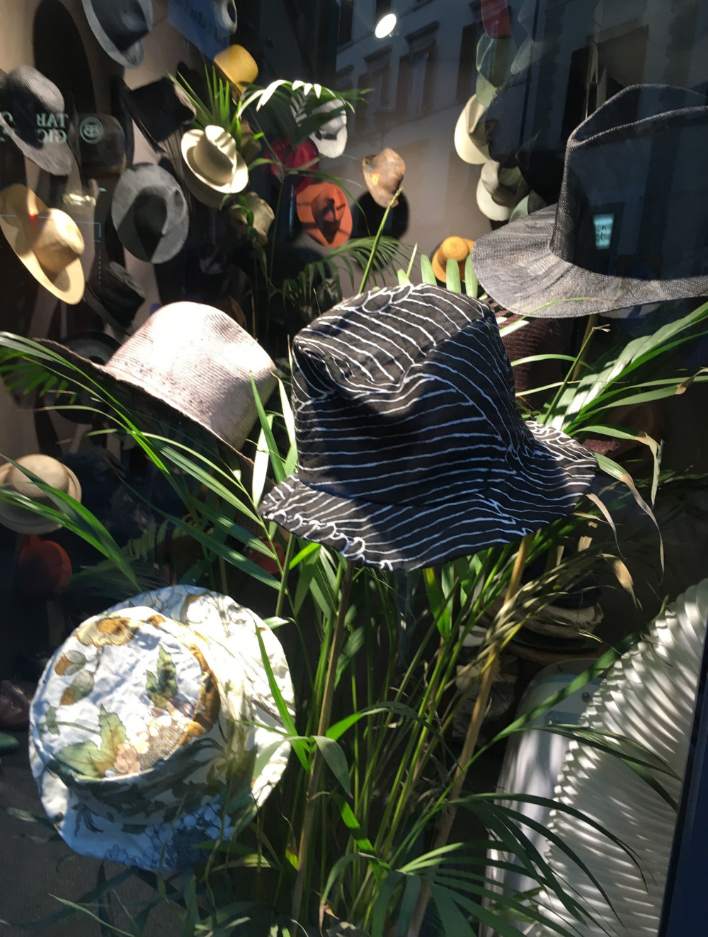 欧洲街头创意橱窗-58